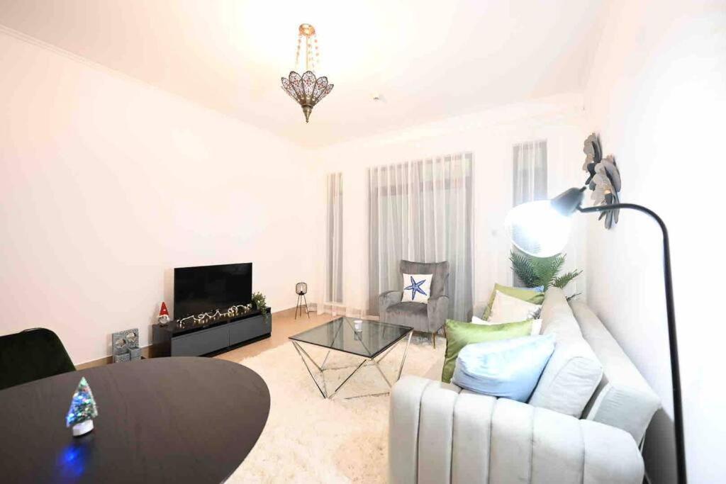 Brand New Furniture . Close To Dubai Mall. Dış mekan fotoğraf