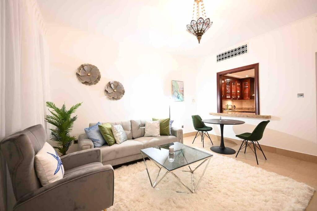 Brand New Furniture . Close To Dubai Mall. Dış mekan fotoğraf